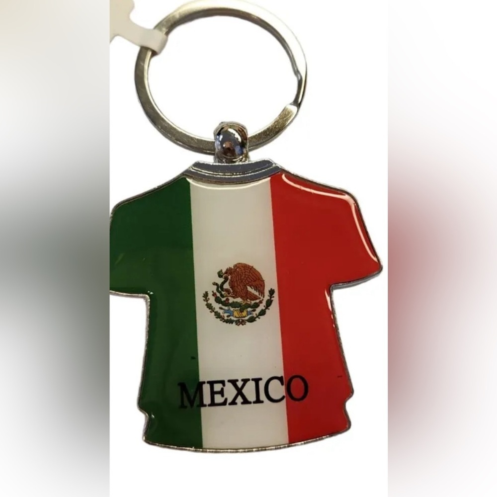 New, Shirt countries keychain,. 3 1/2 X 2‎ 1/2